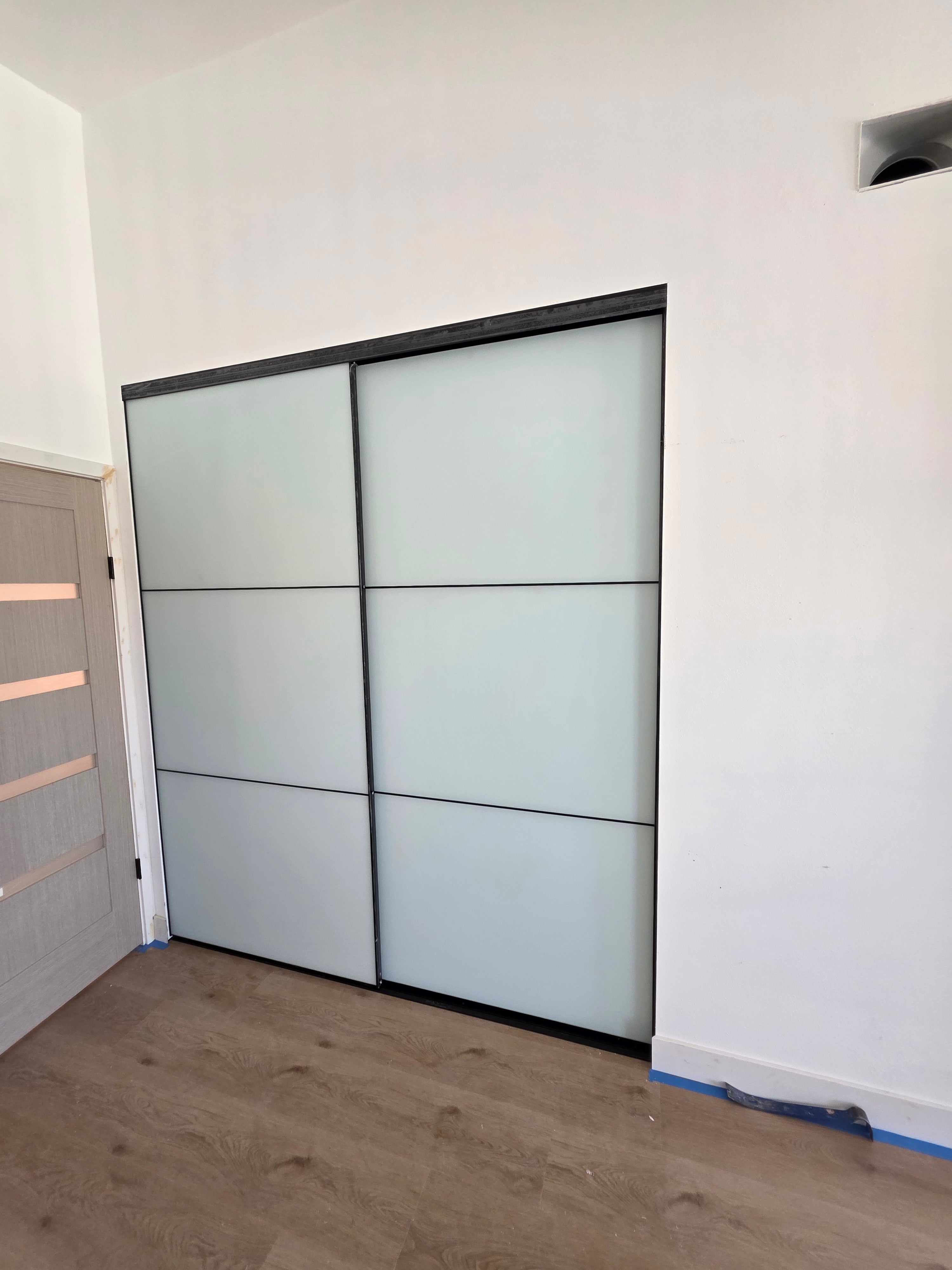 VUE | Tri-Grid White Glass Sliding Closet Doors