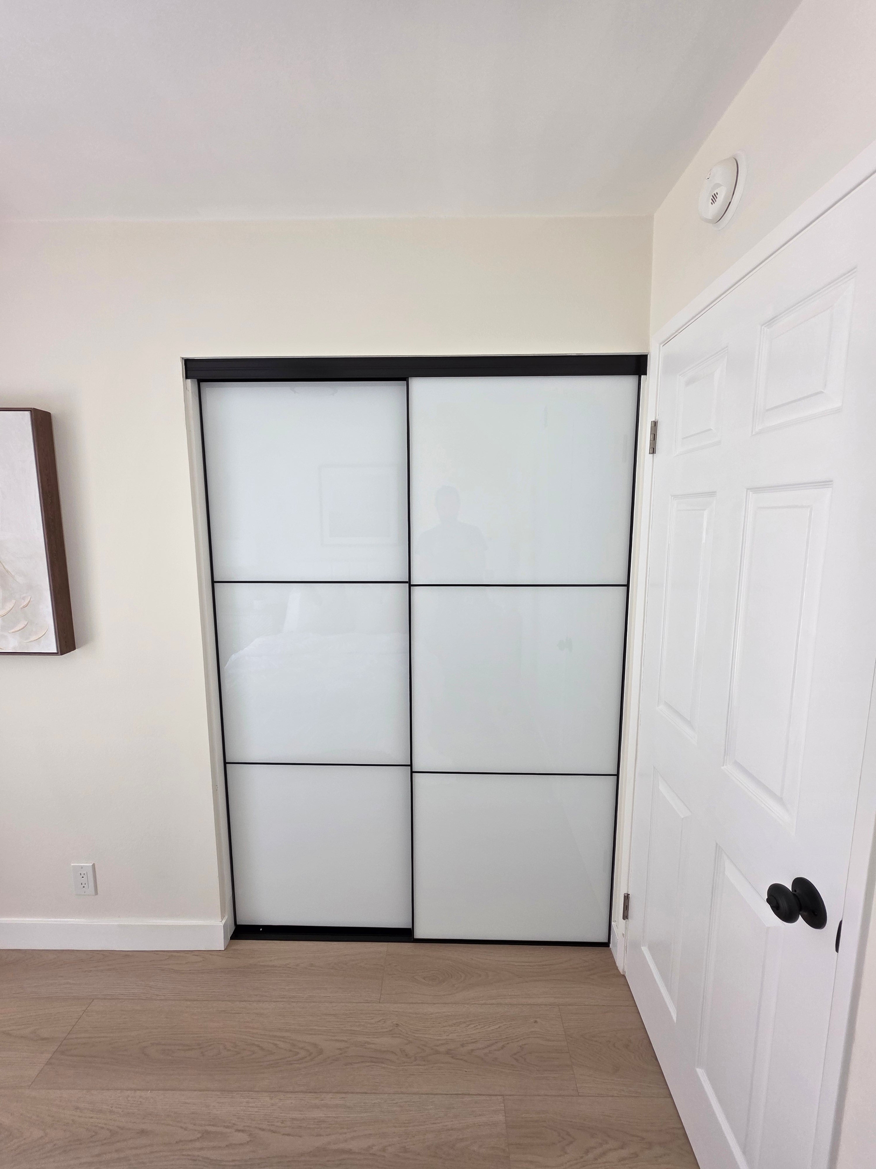 VUE | Tri-Grid White Glass Sliding Closet Doors